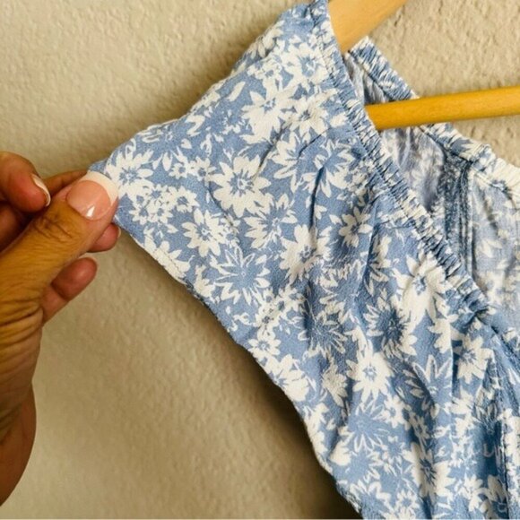 American Eagle Womens Blue Floral Crop Top Tie Front Flutter Sleeve Sz Medium - Picture 10 of 11